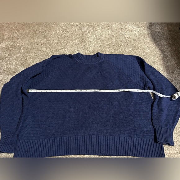 Lululemon Texture play crew sweater in navy! - Picture 4 of 5